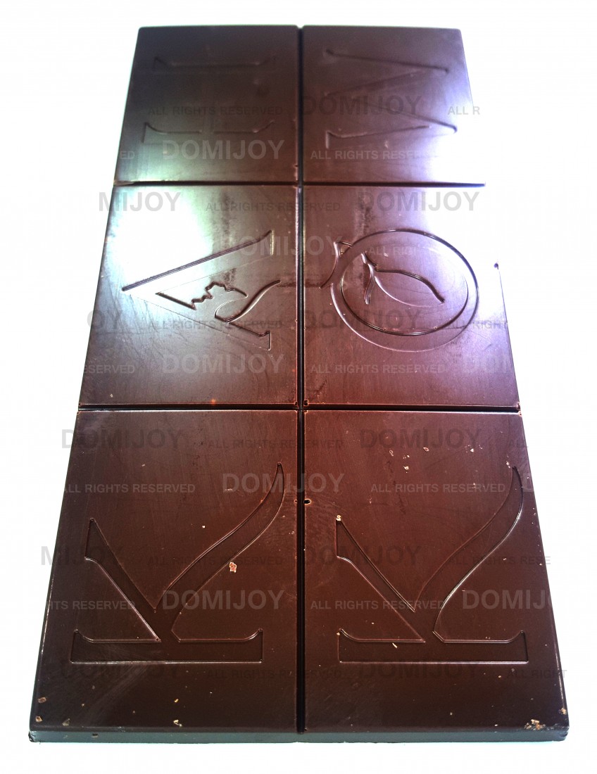 Kah Kow 70% dark chocolate bar, handcrafted in the Dominican Republic with high-quality USDA organic cacao.